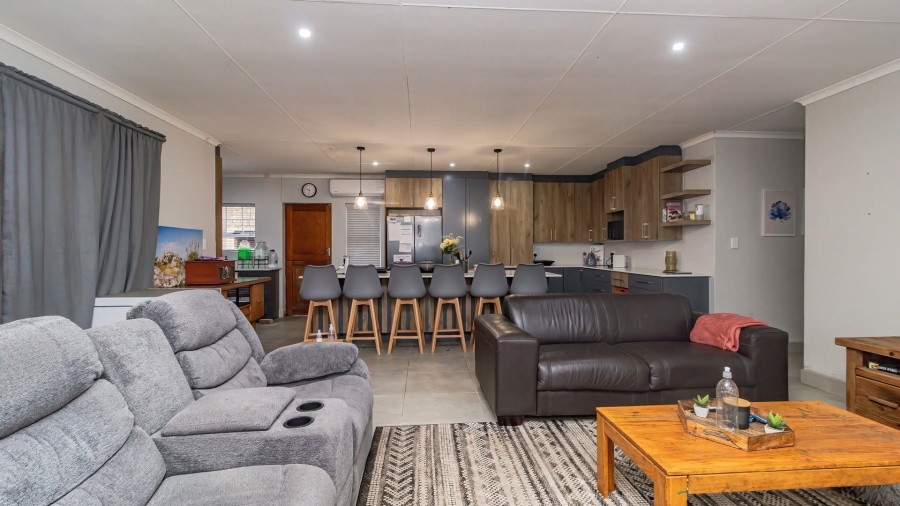 3 Bedroom Property for Sale in Fraaiuitsig Western Cape